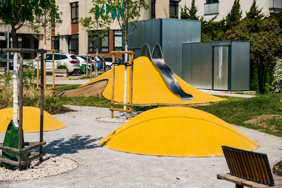 Park s herními prvky, Bratislava, Karlova Ves