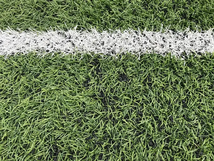 Detail povrchu: Umělá tráva