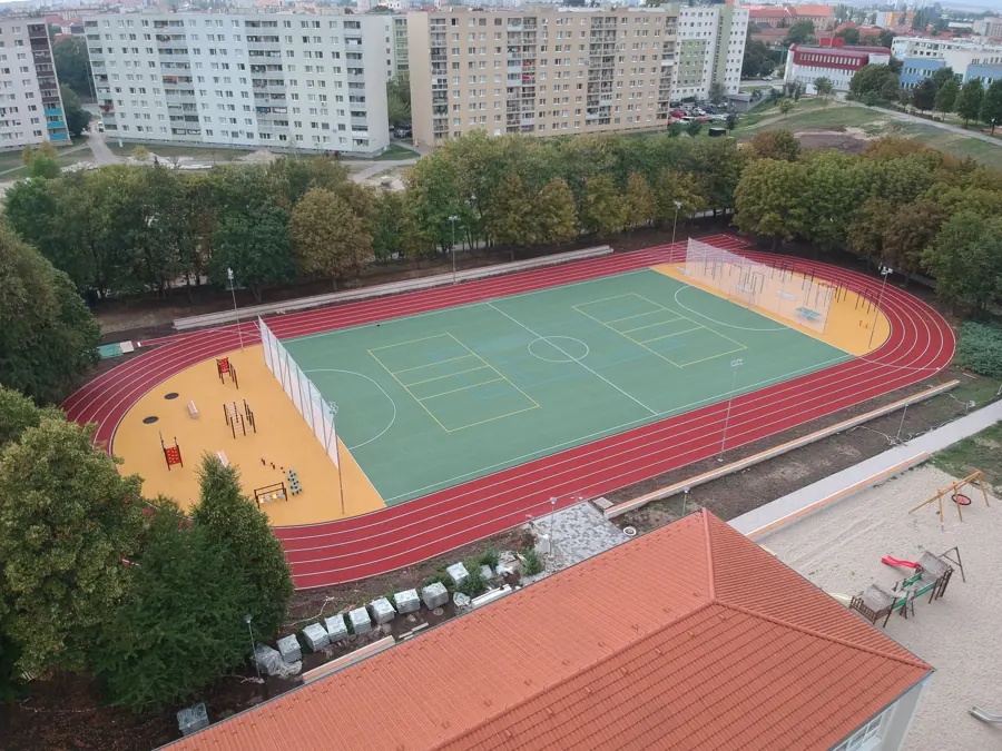 Atletický ovál s víceúčelovým hřištěm